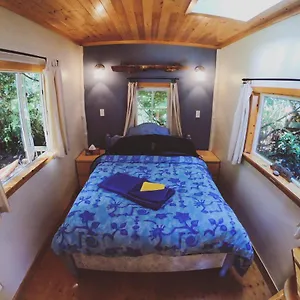 https://up-the-creek-backpackers-bb.vancouver-hotels-bc.net